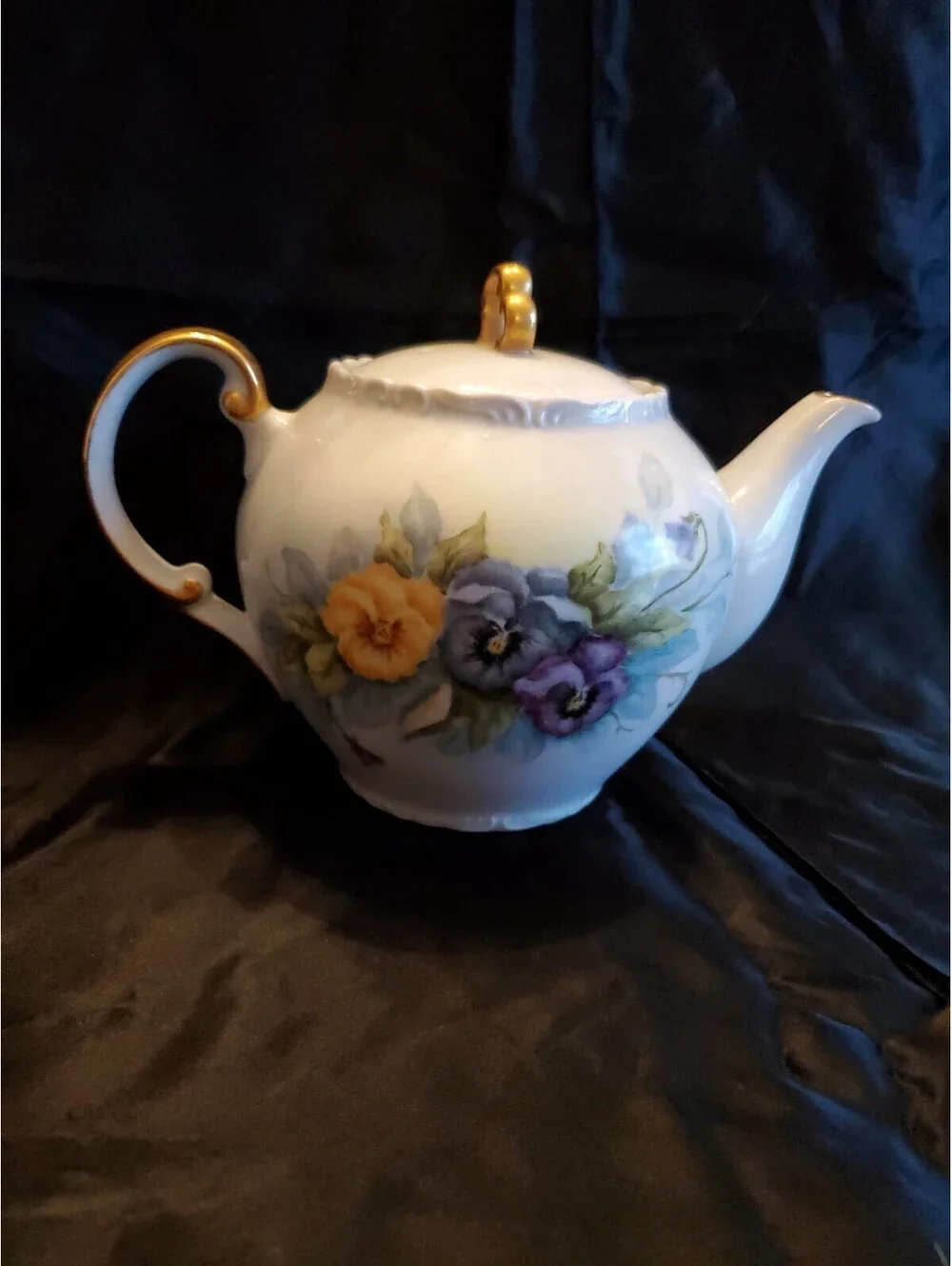 Vtg china Pansy Tea Pot